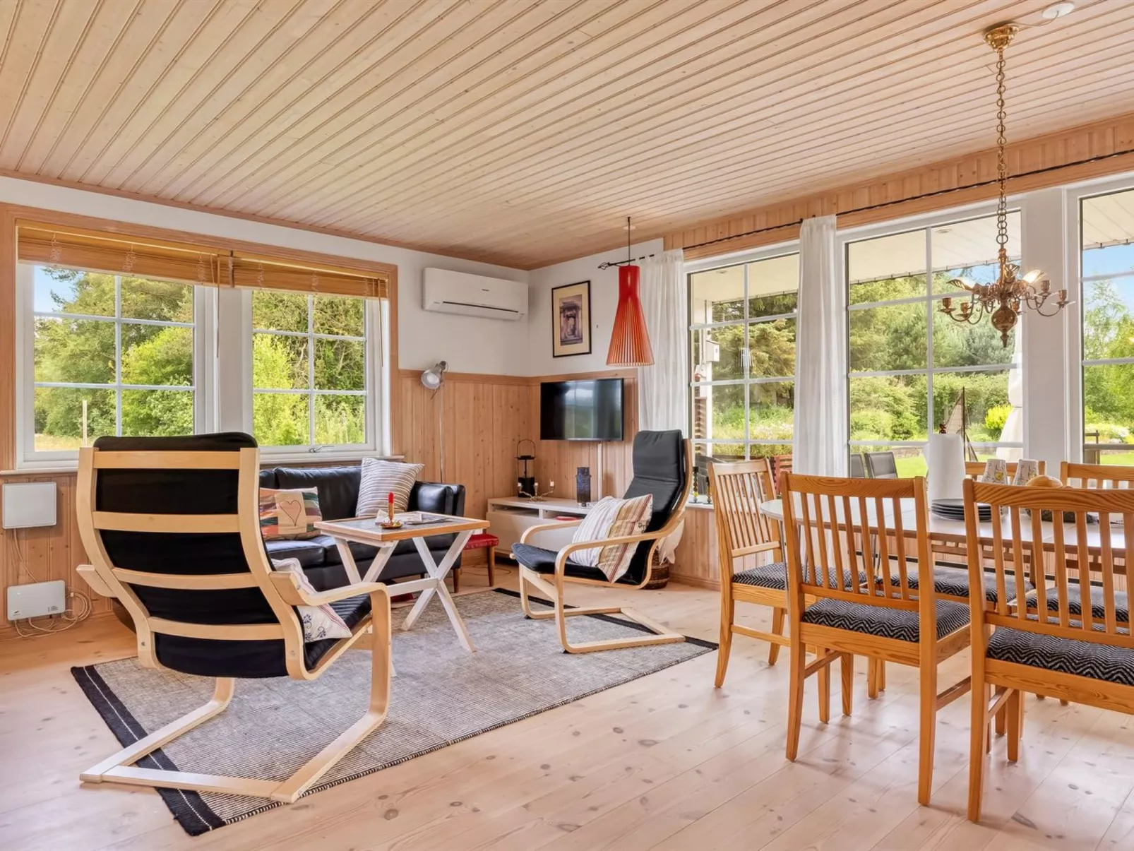 "Thine" - 800m from the sea - Binnen