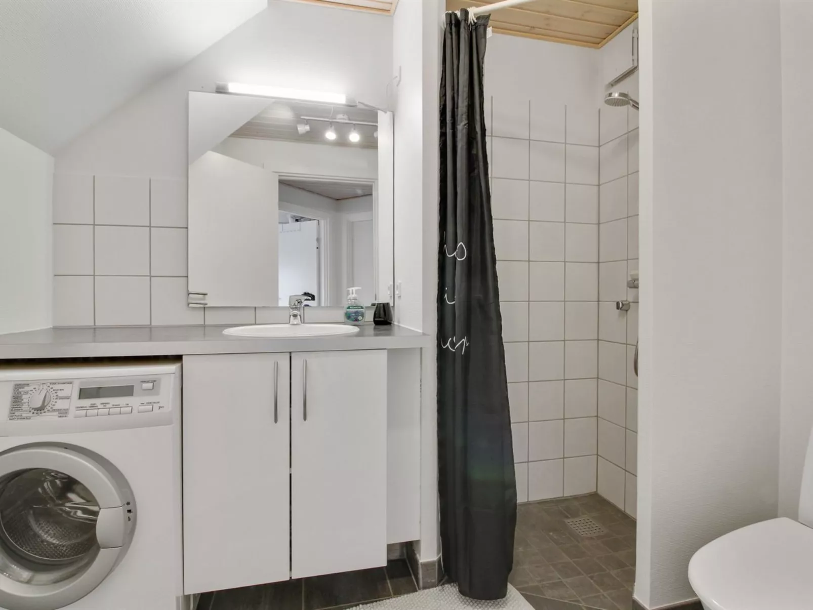 "Adna" - 700m from the sea - Binnen