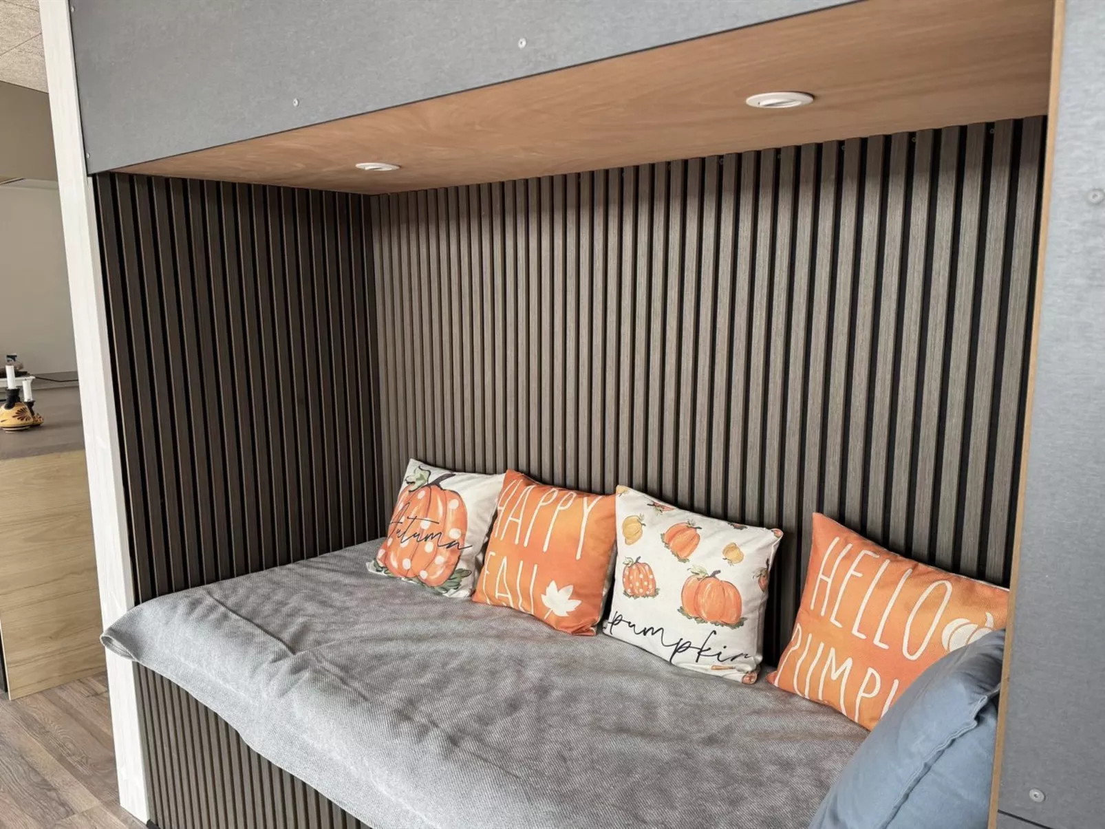 "Sharina" - 320m to the fjord - Binnen