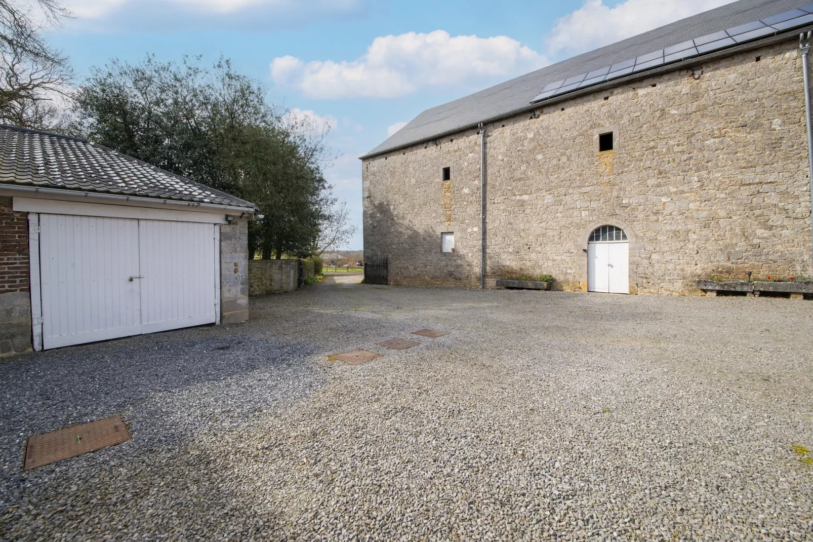 La Cour de Himbe - Buitenkant zomer