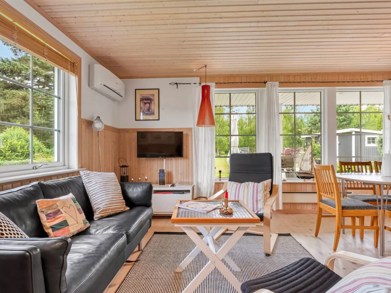 "Thine" - 800m from the sea - Binnen