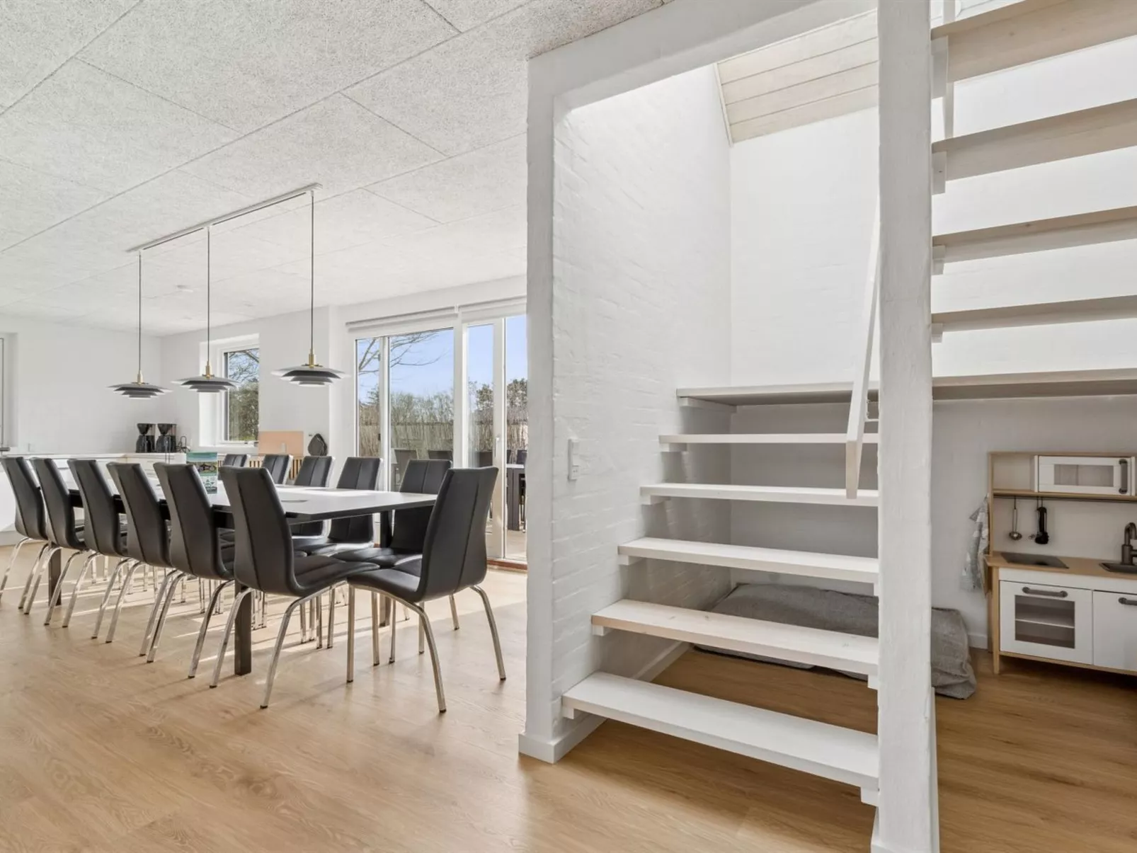 "Cyrill" - 2km from the sea - Binnen