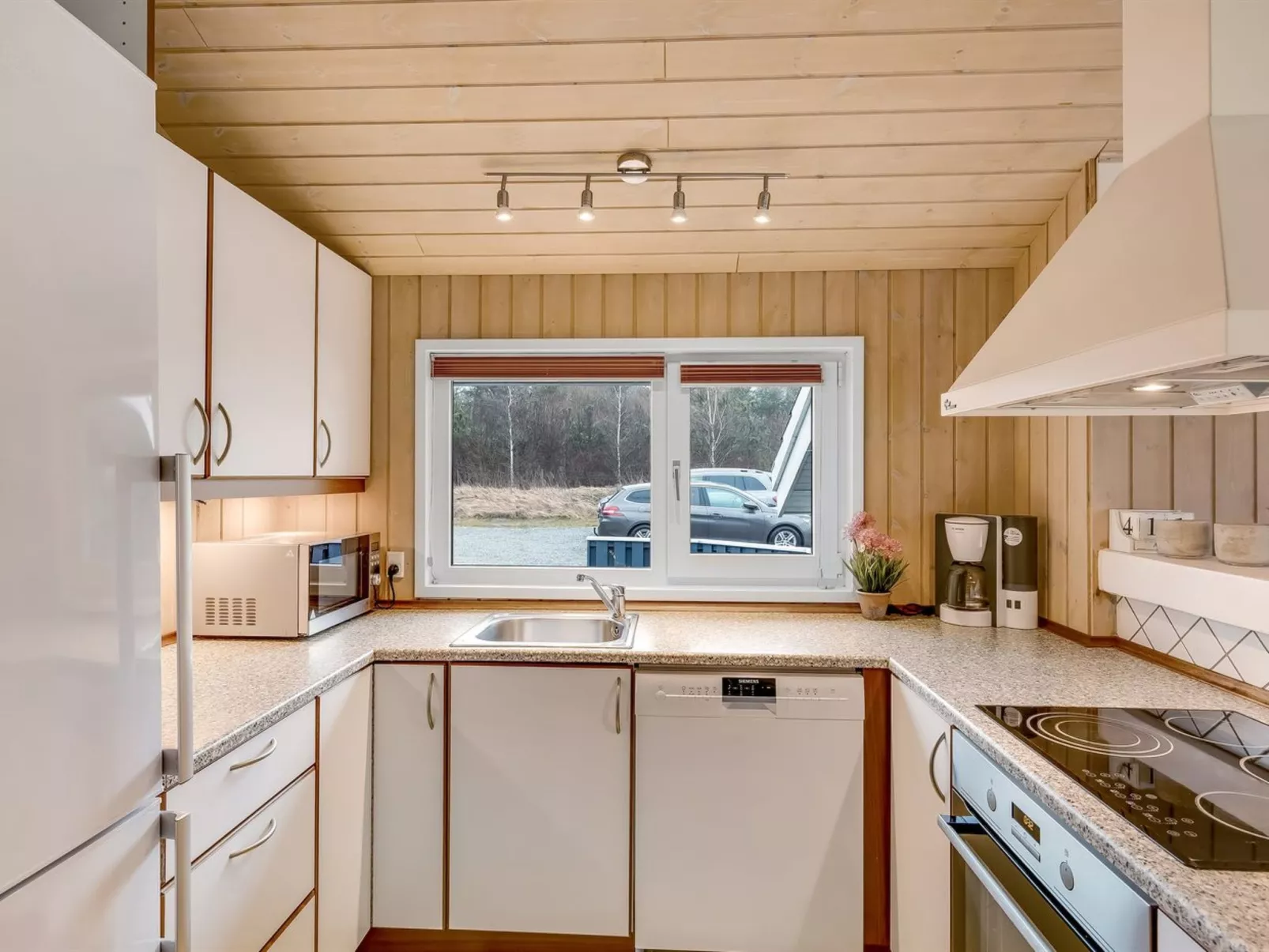 "Aswaldi" - 1.5km from the sea - Binnen