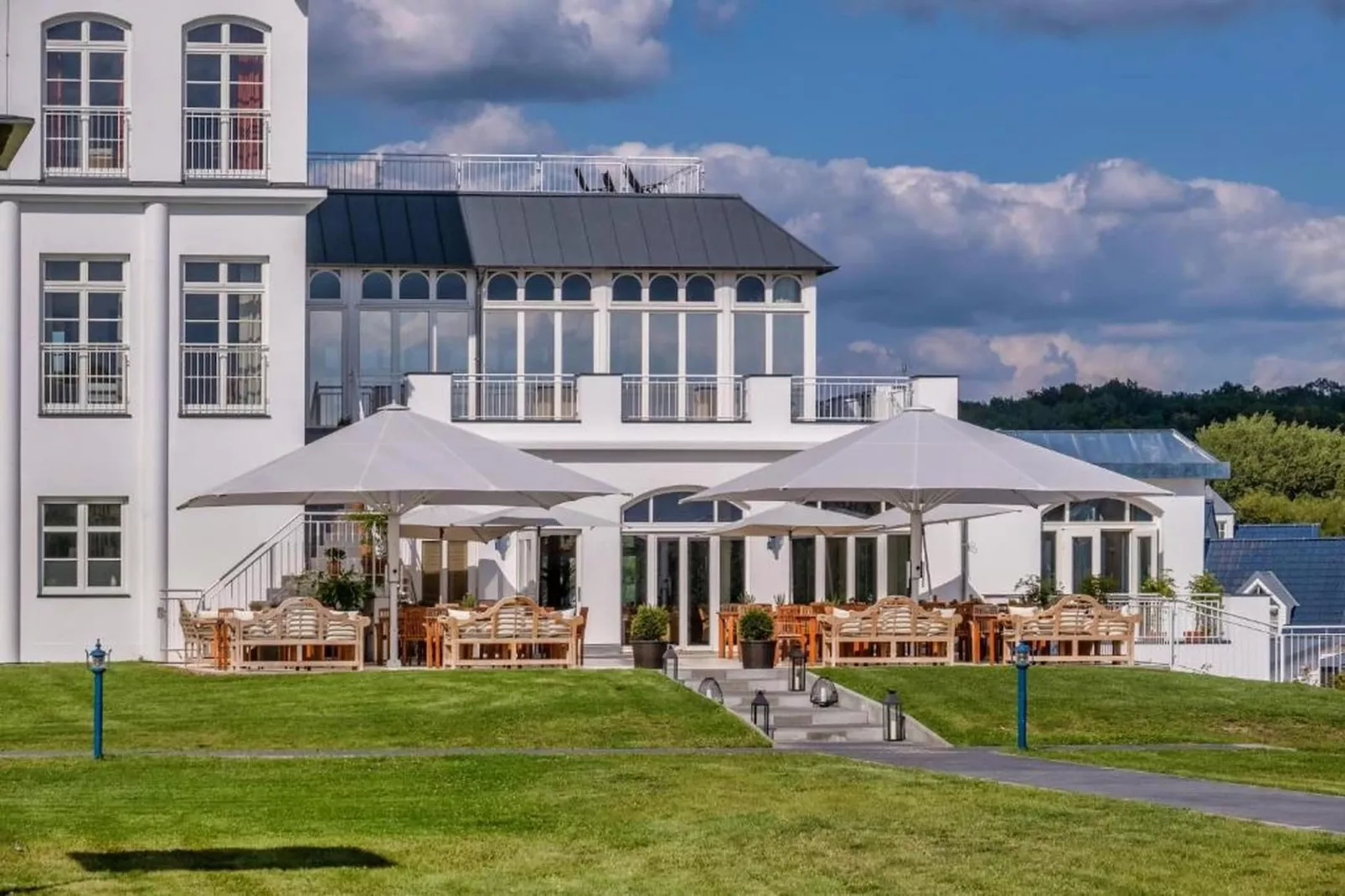 Two-Bedroom Suite - Buitenkant zomer