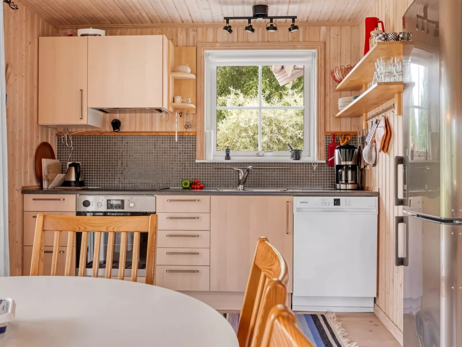 "Thine" - 800m from the sea - Binnen