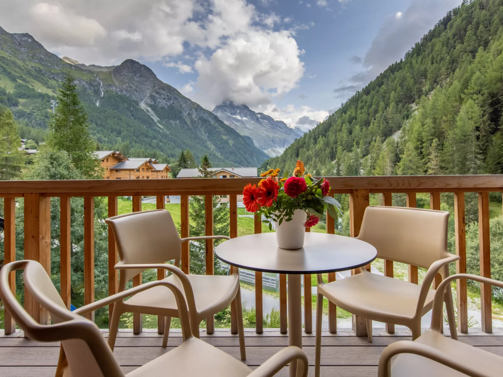 SWISSPEAK Resorts Zinal - Buiten