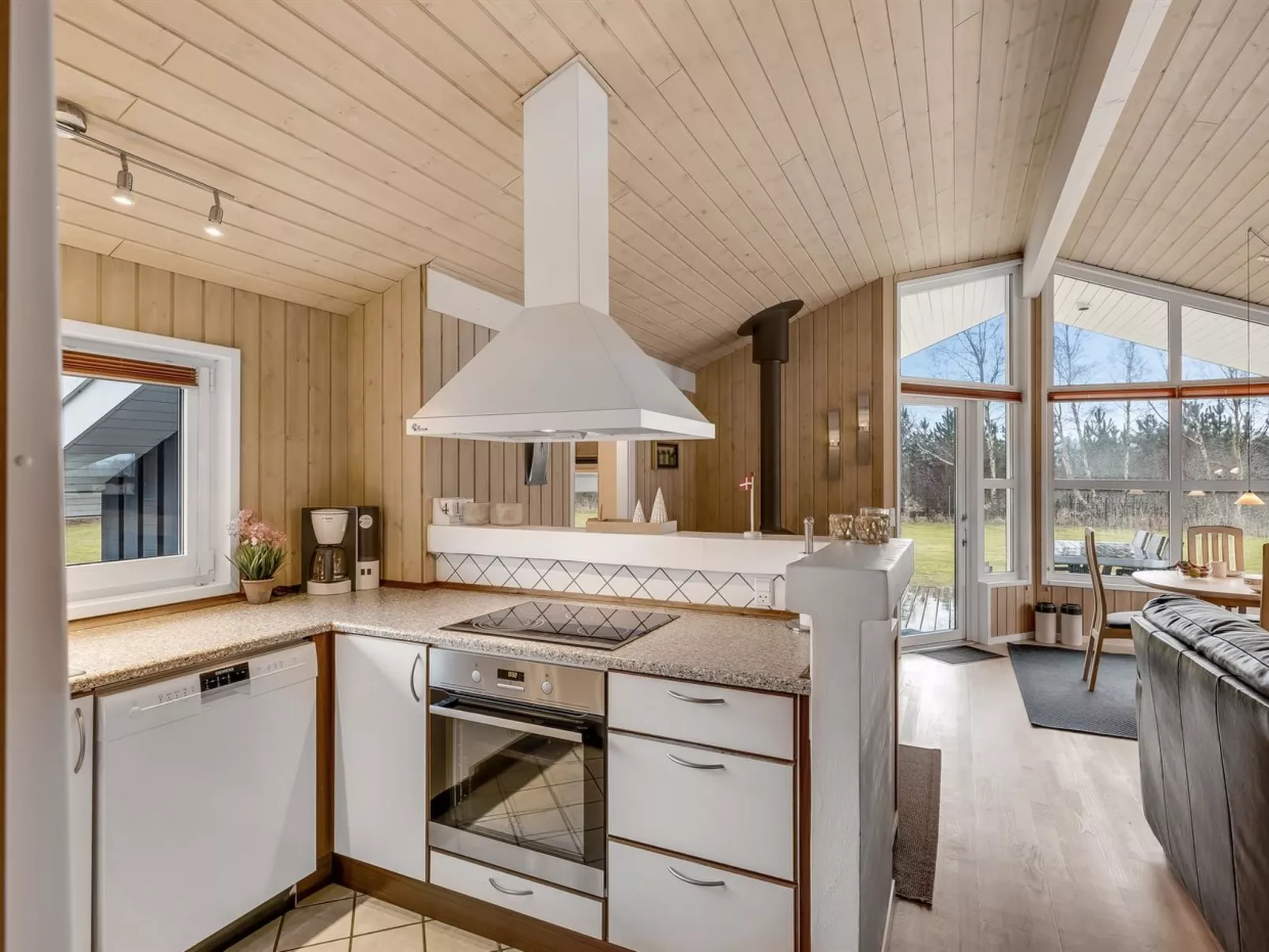 "Aswaldi" - 1.5km from the sea - Binnen