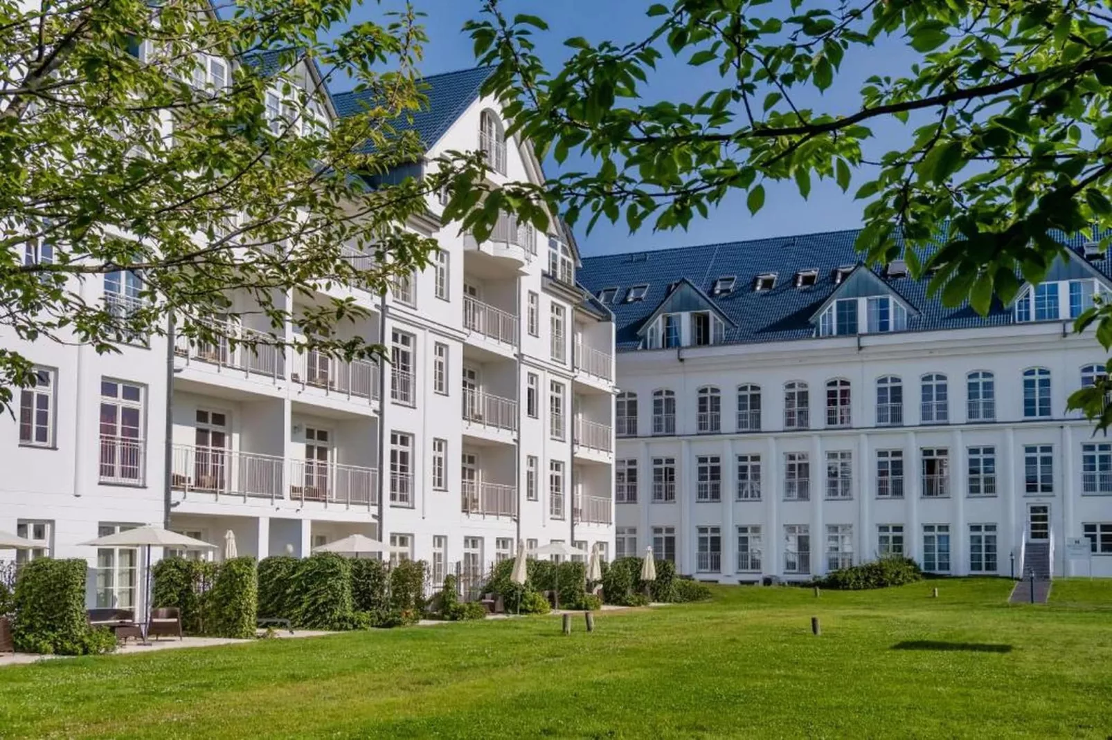 Two-Bedroom Suite - Buitenkant zomer