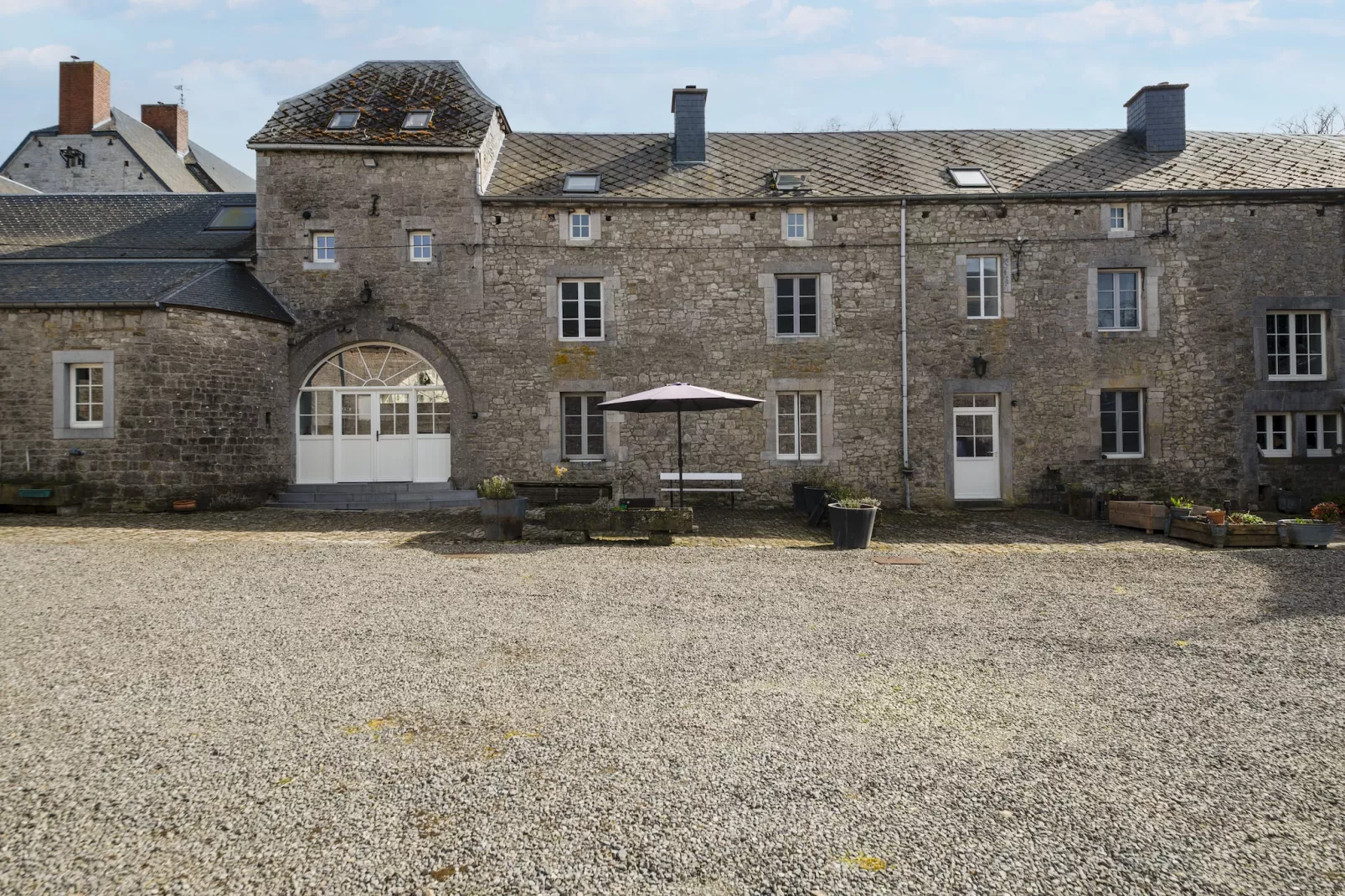 La Cour de Himbe - Buitenkant zomer