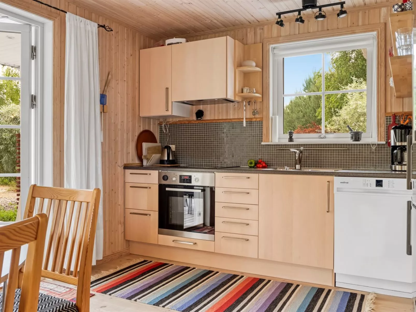 "Thine" - 800m from the sea - Binnen