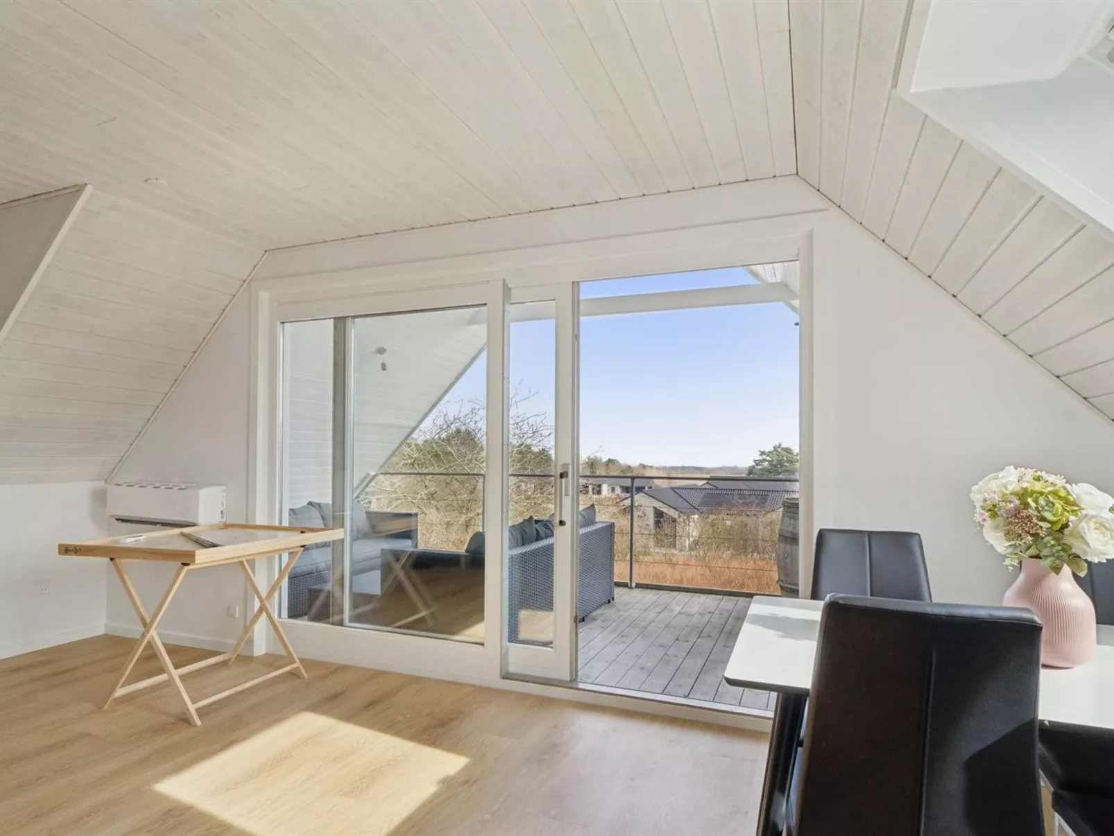 "Cyrill" - 2km from the sea - Binnen