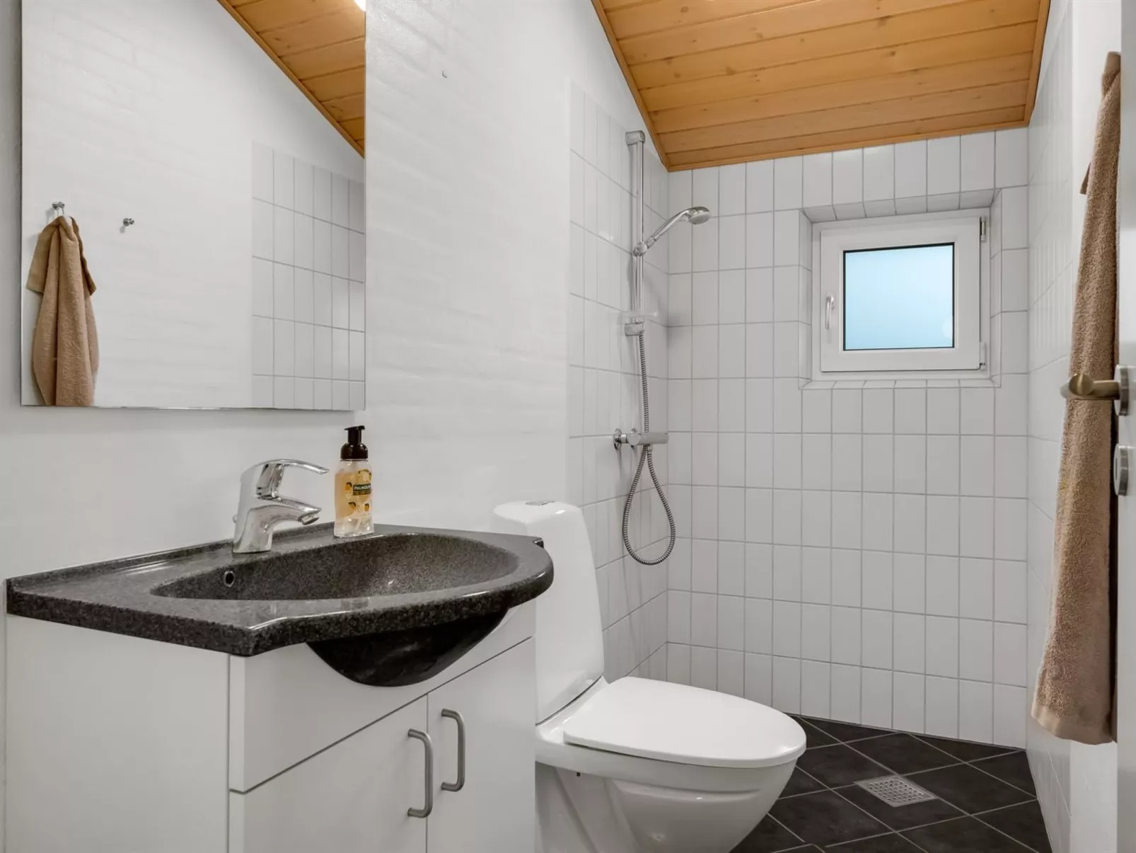 "Erikka" - 40km from the sea - Binnen