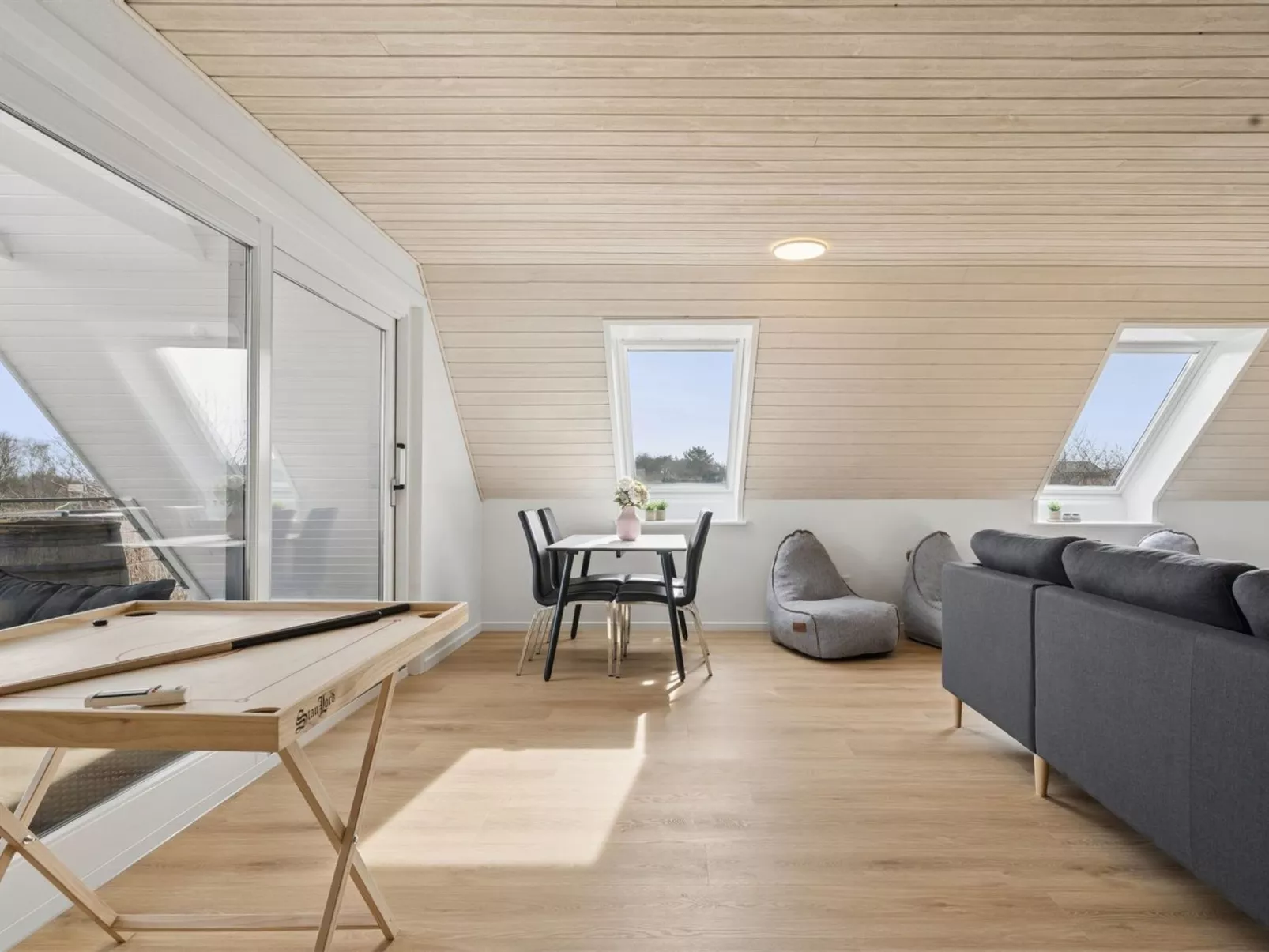 "Cyrill" - 2km from the sea - Binnen