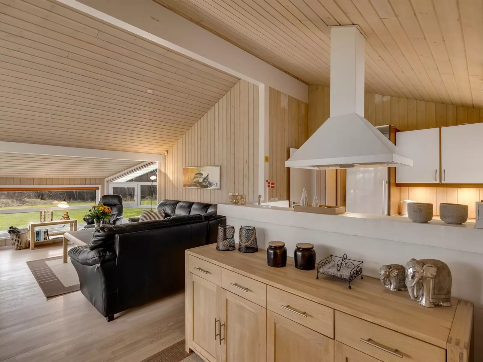 "Aswaldi" - 1.5km from the sea - Binnen