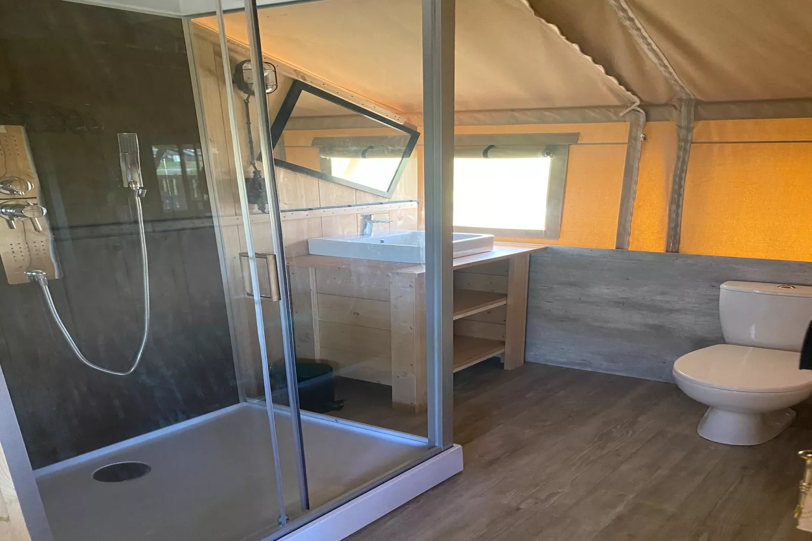 Luxe glamping met badkamer 2 - Badkamer