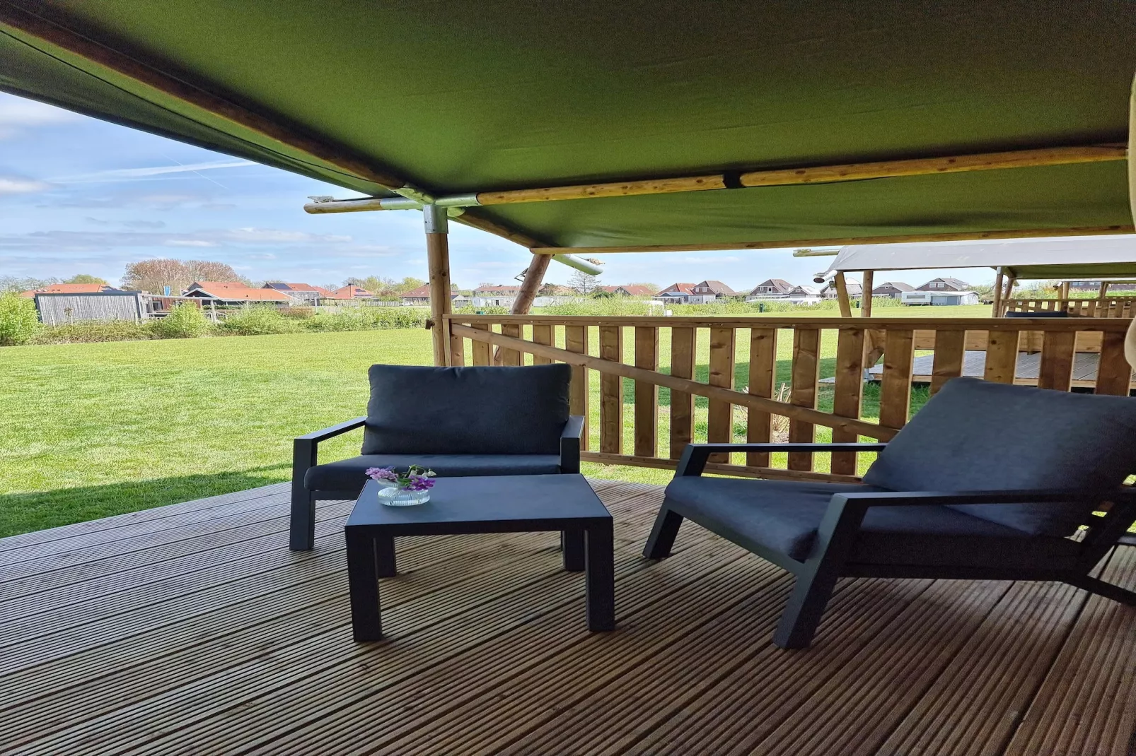 Luxe glamping met badkamer 3 - Terrasbalkon
