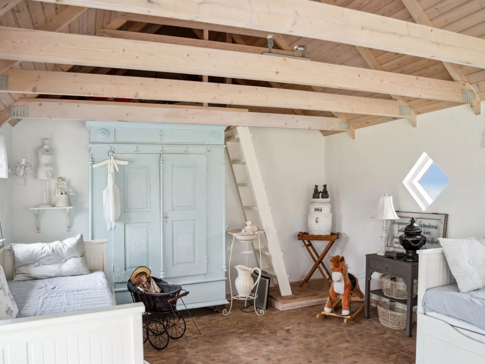 "Jule" - 1.5km from the sea - Binnen