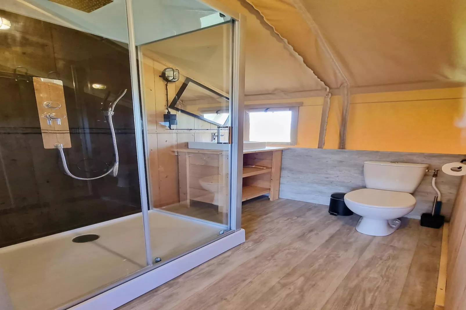 Luxe glamping met badkamer 2 - Badkamer