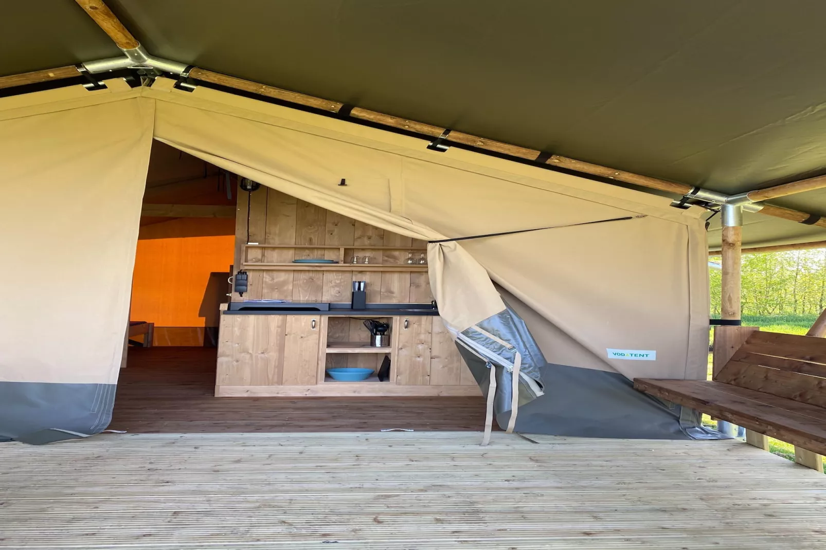Luxe glamping met badkamer 3 - Terrasbalkon