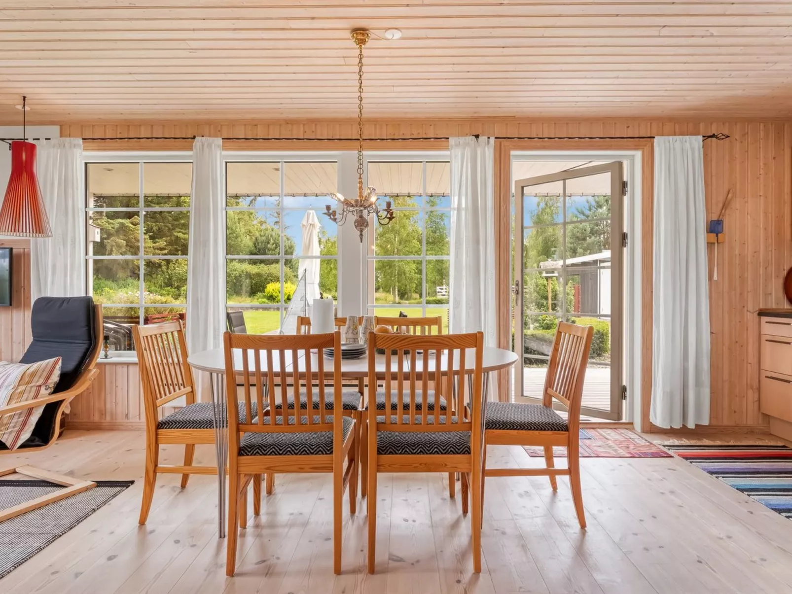 "Thine" - 800m from the sea - Binnen