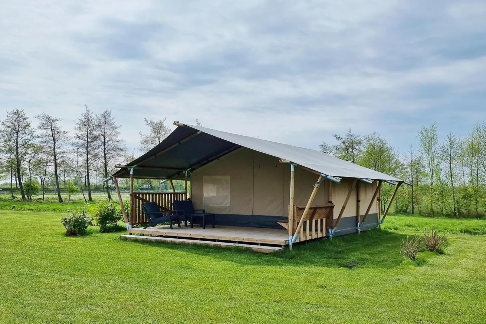 Luxe glamping met badkamer 1 - Buitenkant zomer