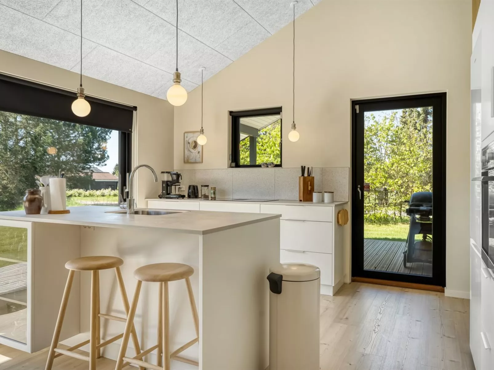 "Alfrede" -  from the sea - Binnen