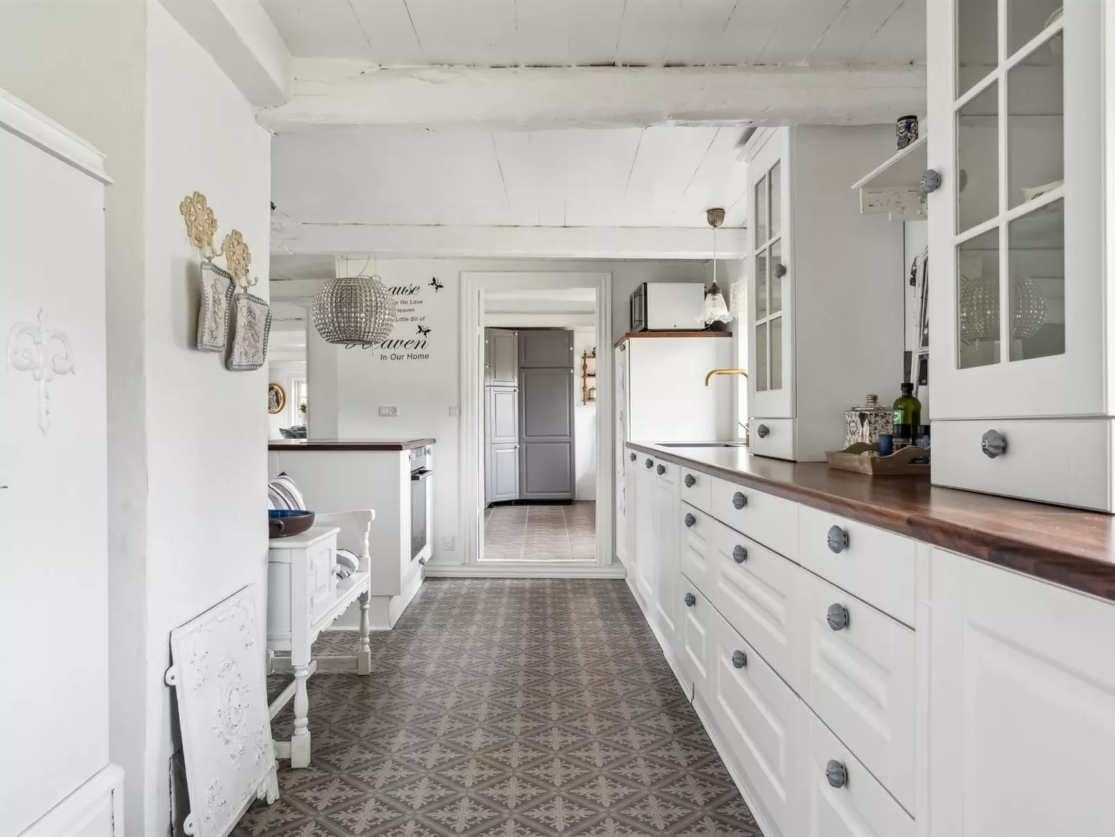 "Jule" - 1.5km from the sea - Binnen