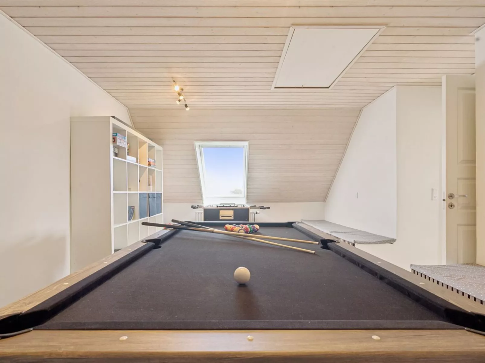 "Cyrill" - 2km from the sea - Binnen