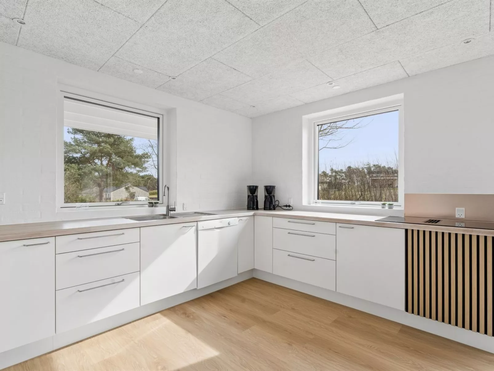 "Cyrill" - 2km from the sea - Binnen