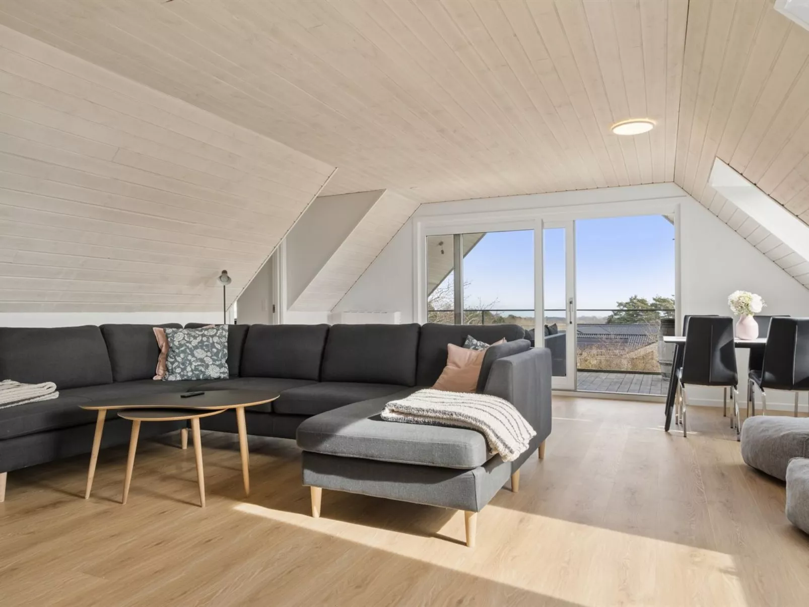 "Cyrill" - 2km from the sea - Binnen