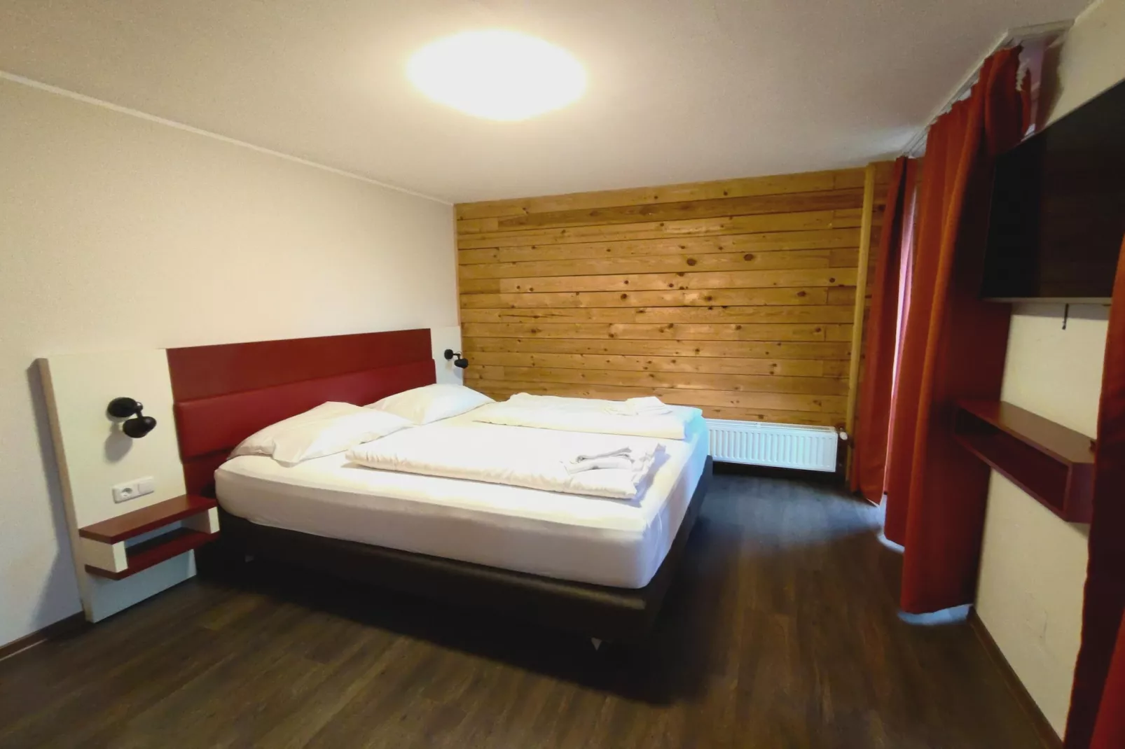 Family Suite / Standard Suit Room