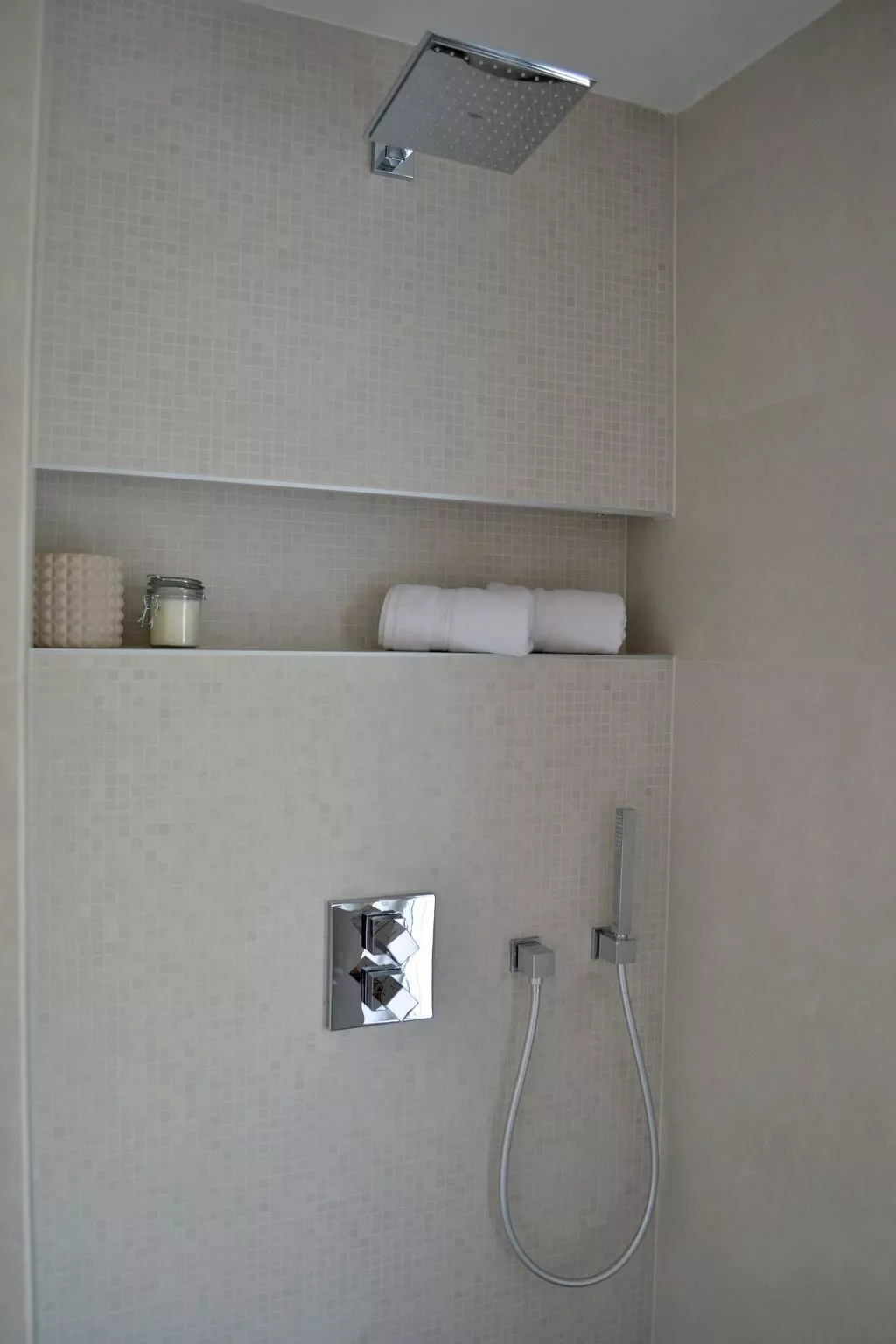 Moderne Villa mit Infinity-Pool im Bergdorf Veliko Brdo - Image-tags.info