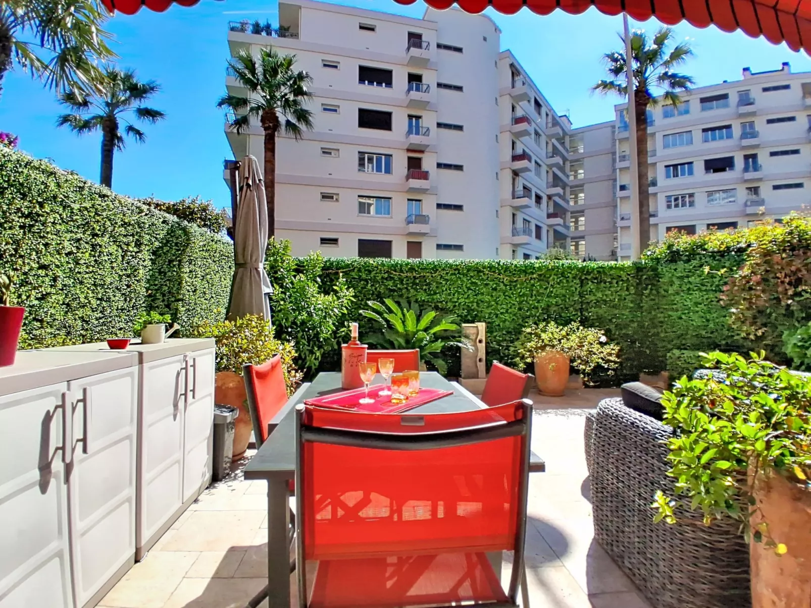 Le Chaville - Buiten