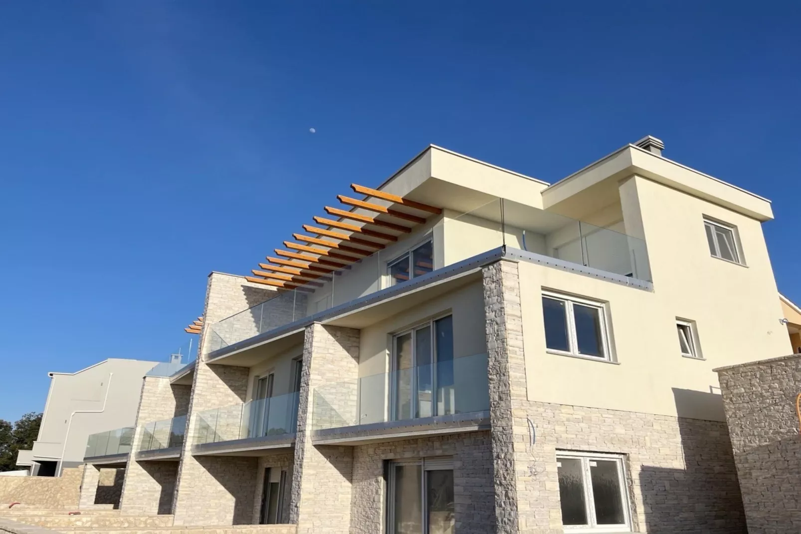 Apartment Mariner 2 with heated pool - Buitenkant zomer