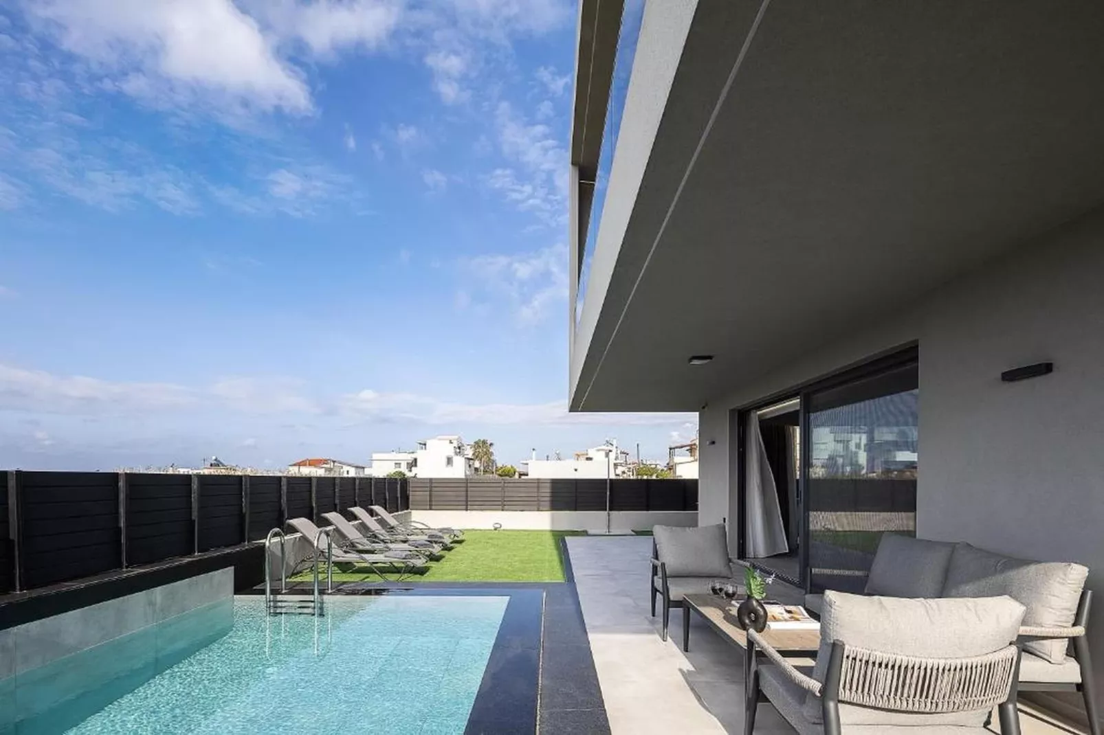 Resmi Seaview Villa - Buitenkant zomer