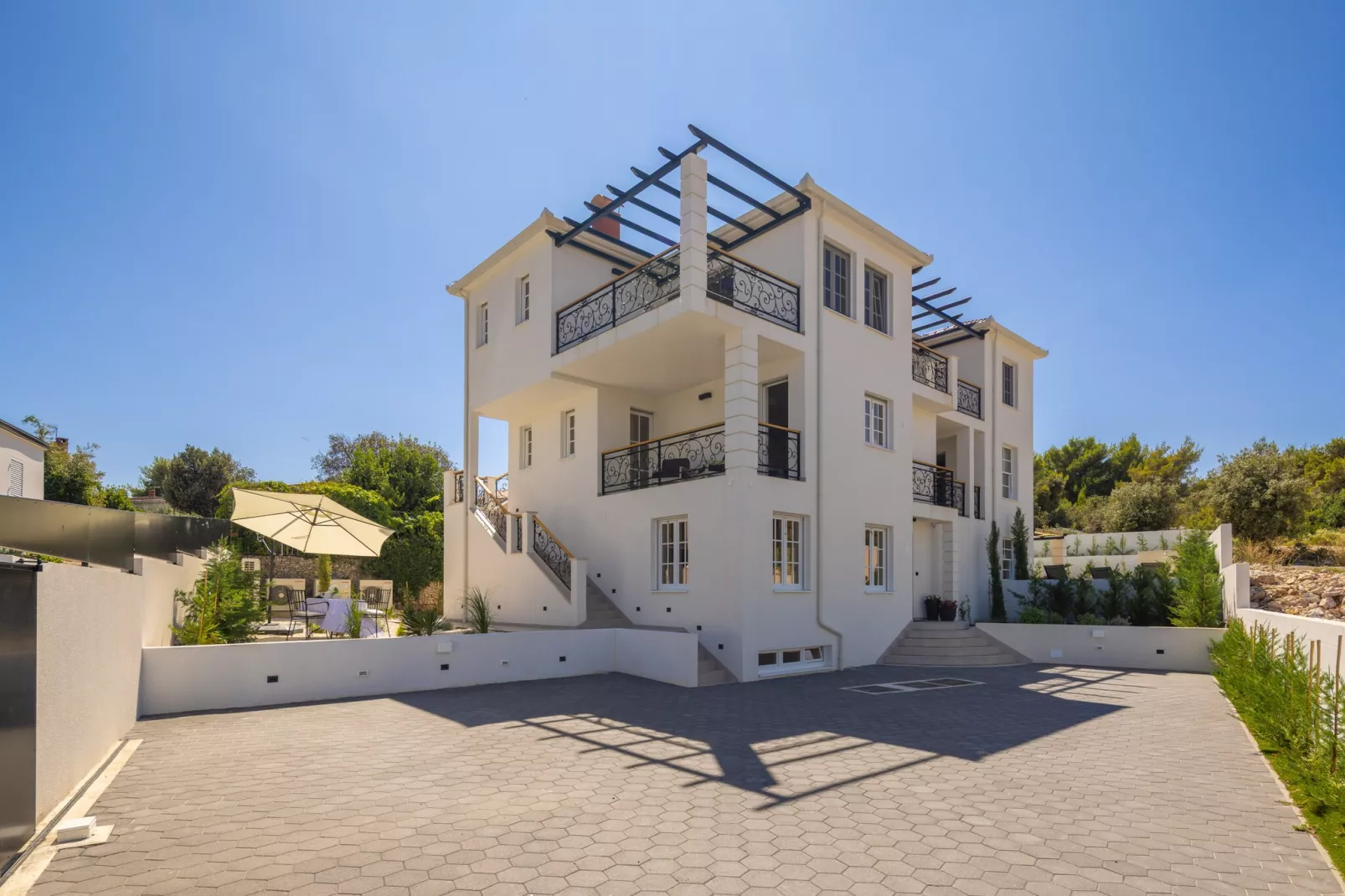 Villa Verde Ražanj with heated pool - Buitenkant zomer