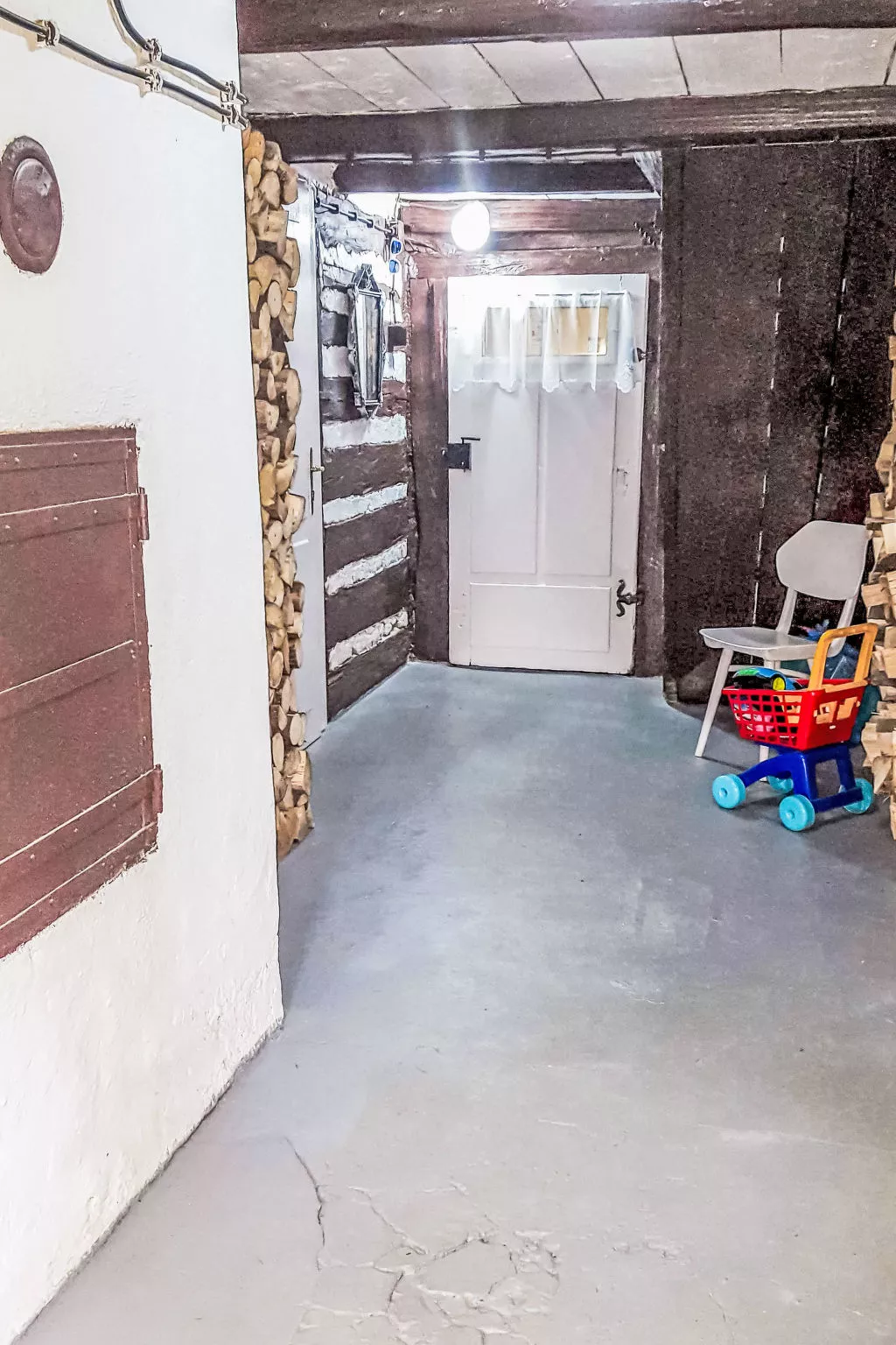 Roubenka u potoka - Binnen