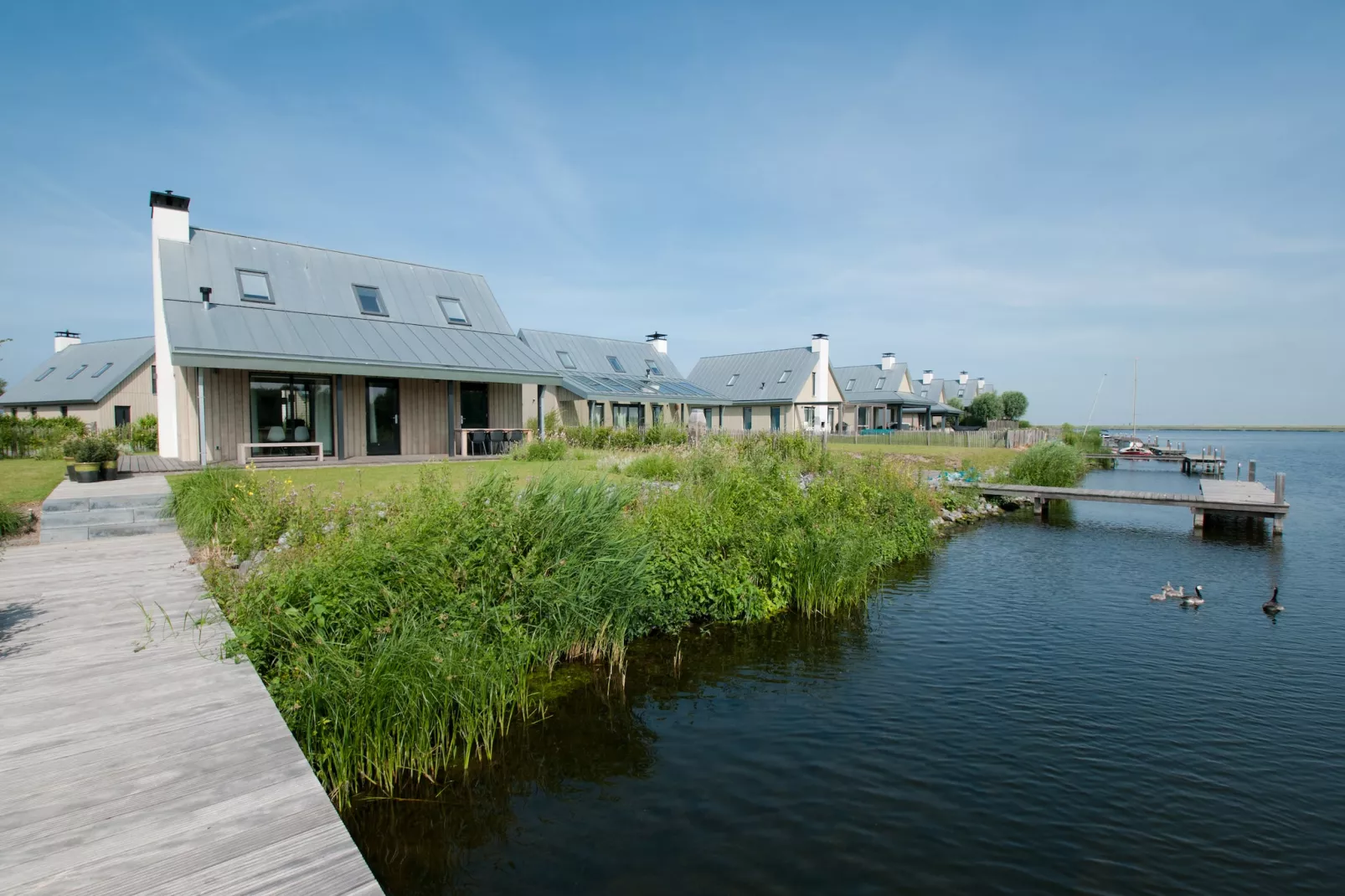 Resort Waterrijk Oesterdam 4 - Buitenkant zomer