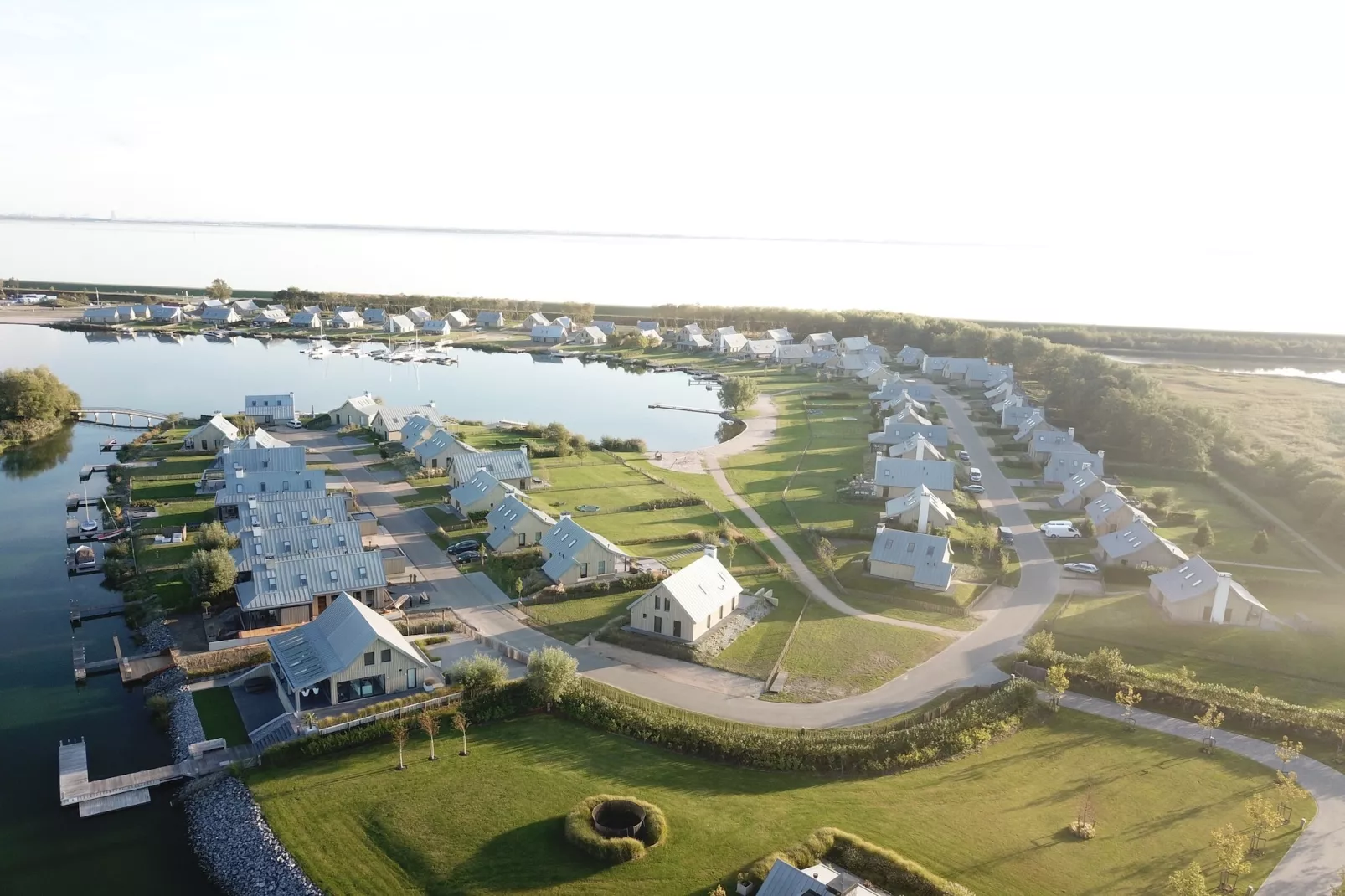 Resort Waterrijk Oesterdam 5 - Buitenkant zomer