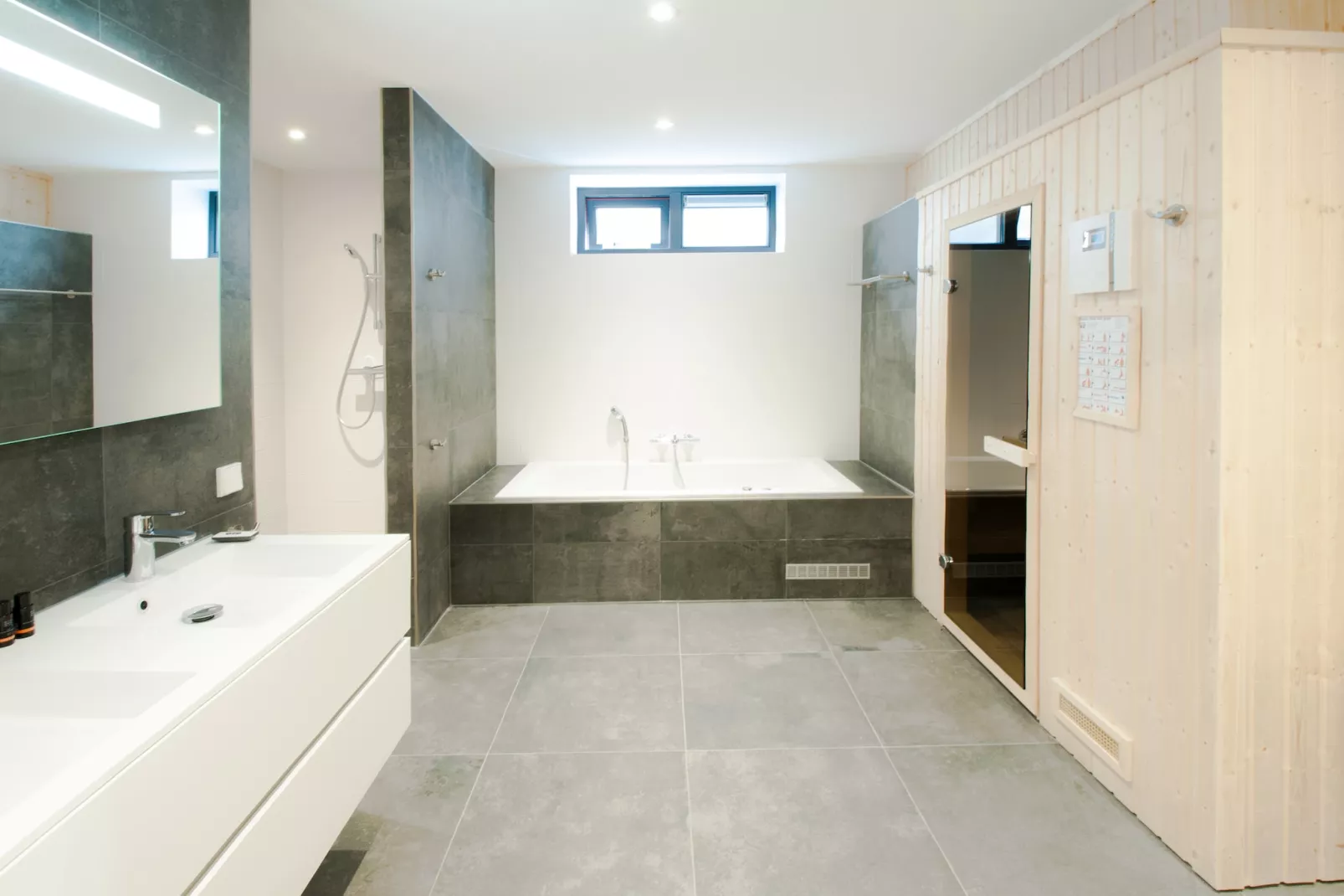 Resort Waterrijk Oesterdam 16 - Badkamer
