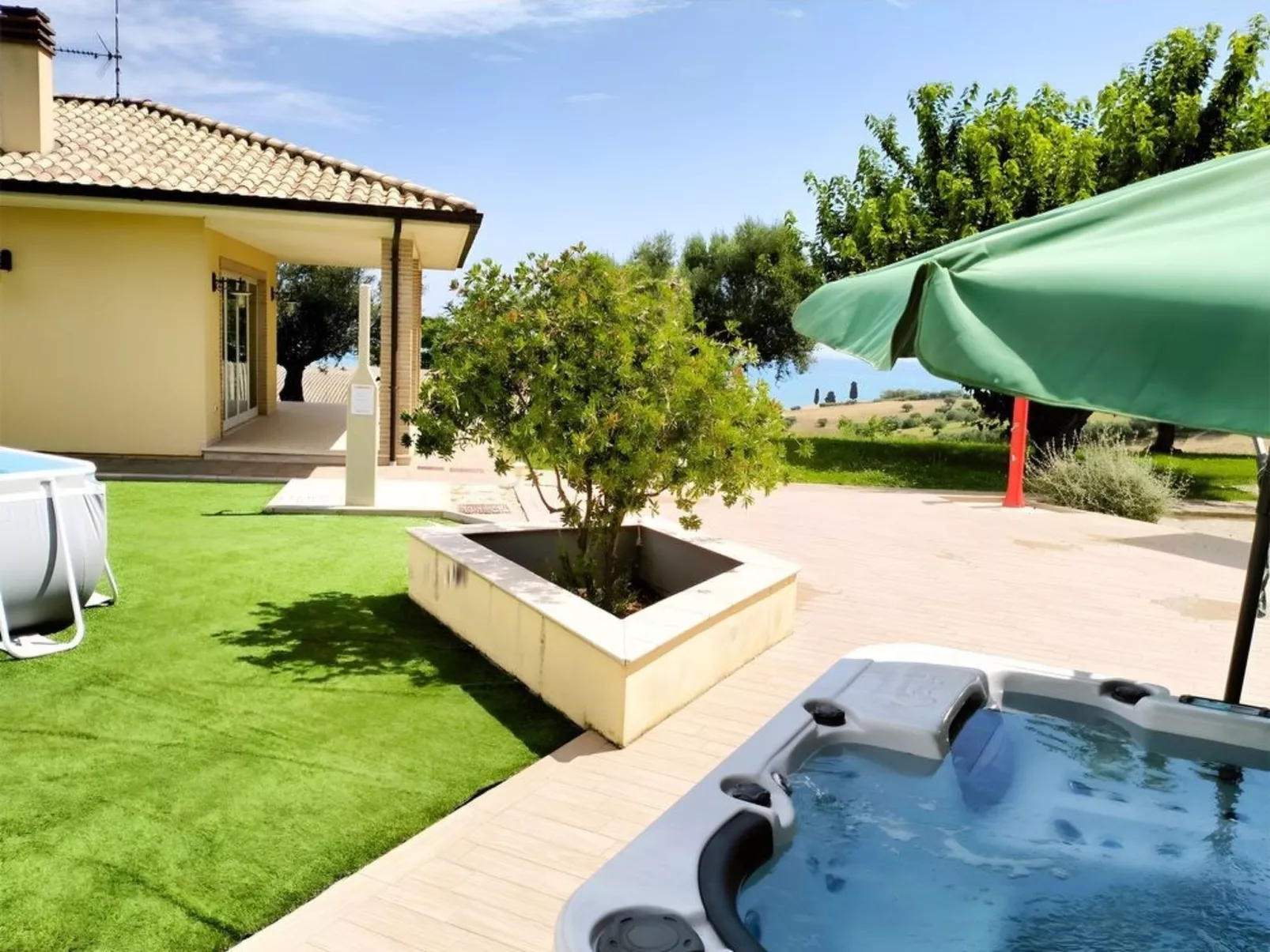 Schoene Appartment mit panoramische Blick - Buiten