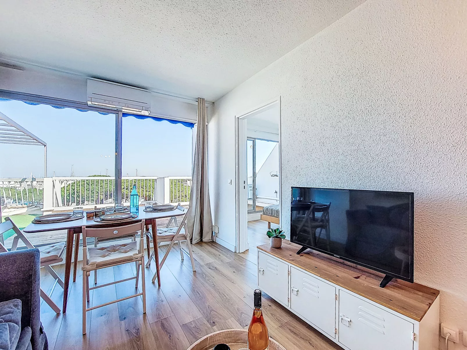 La Croisière - Binnen