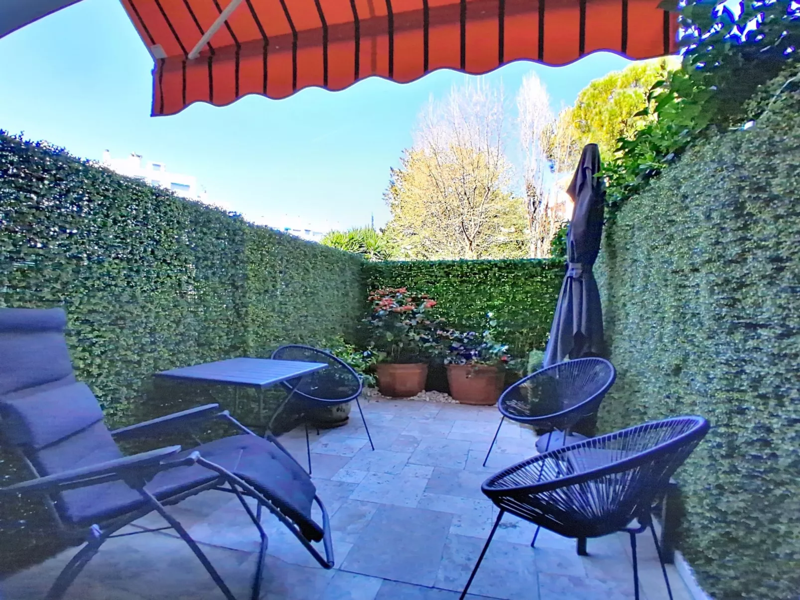 Le Chaville - Buiten