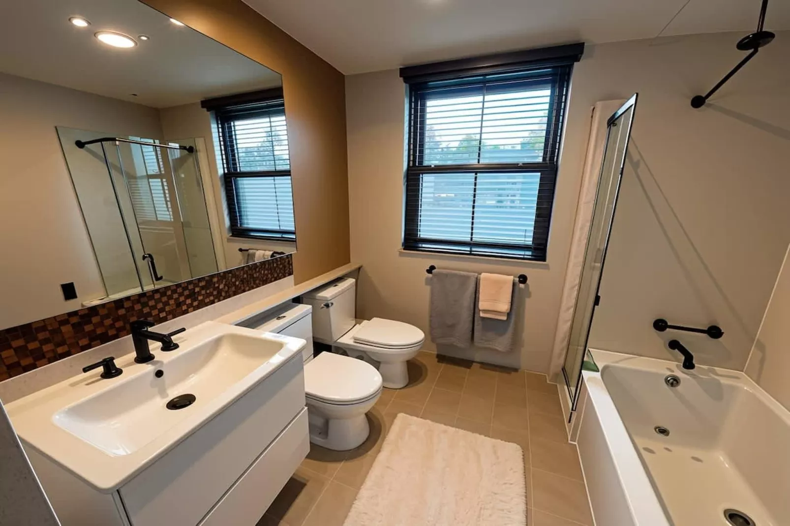 Spacious 3-Bed in Dulwich with Parking - Badkamer