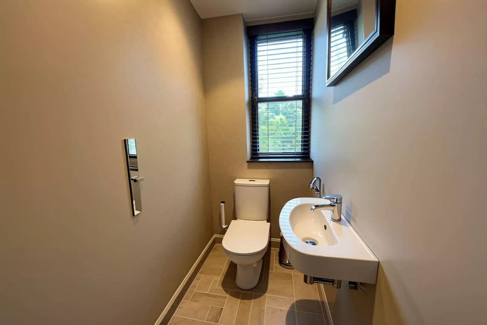 Spacious 3-Bed in Dulwich with Parking - Badkamer