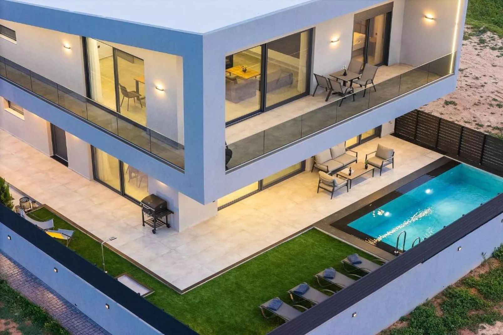 Resmi Seaview Villa - Buitenkant zomer