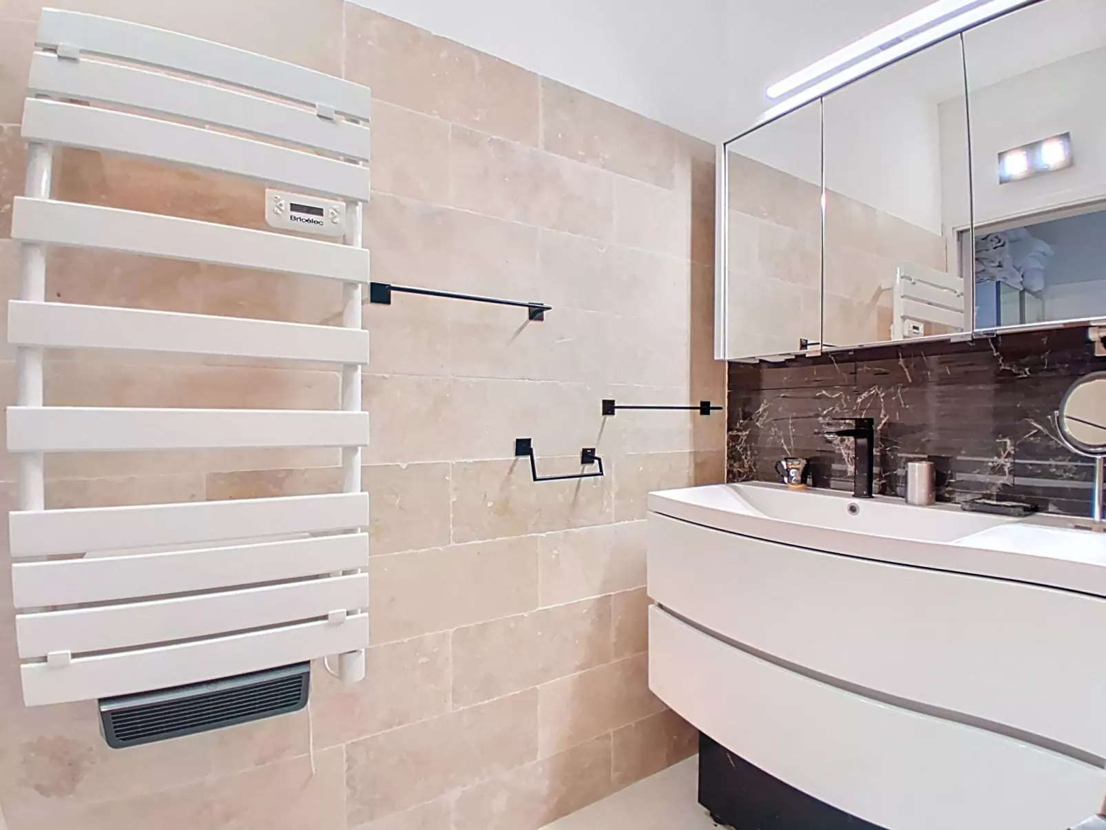 Le Chaville - Binnen