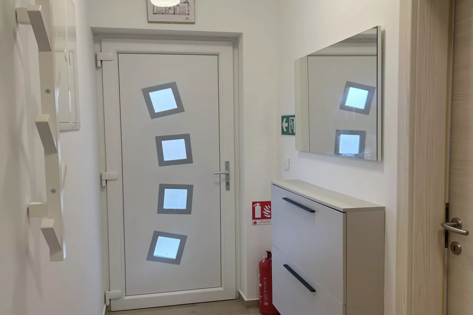 Apartment Mariner 2 with heated pool - Overloop