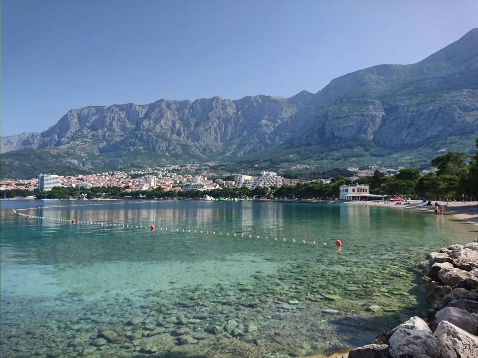 Moderne Villa mit Infinity-Pool im Bergdorf Veliko Brdo - Image-tags.info