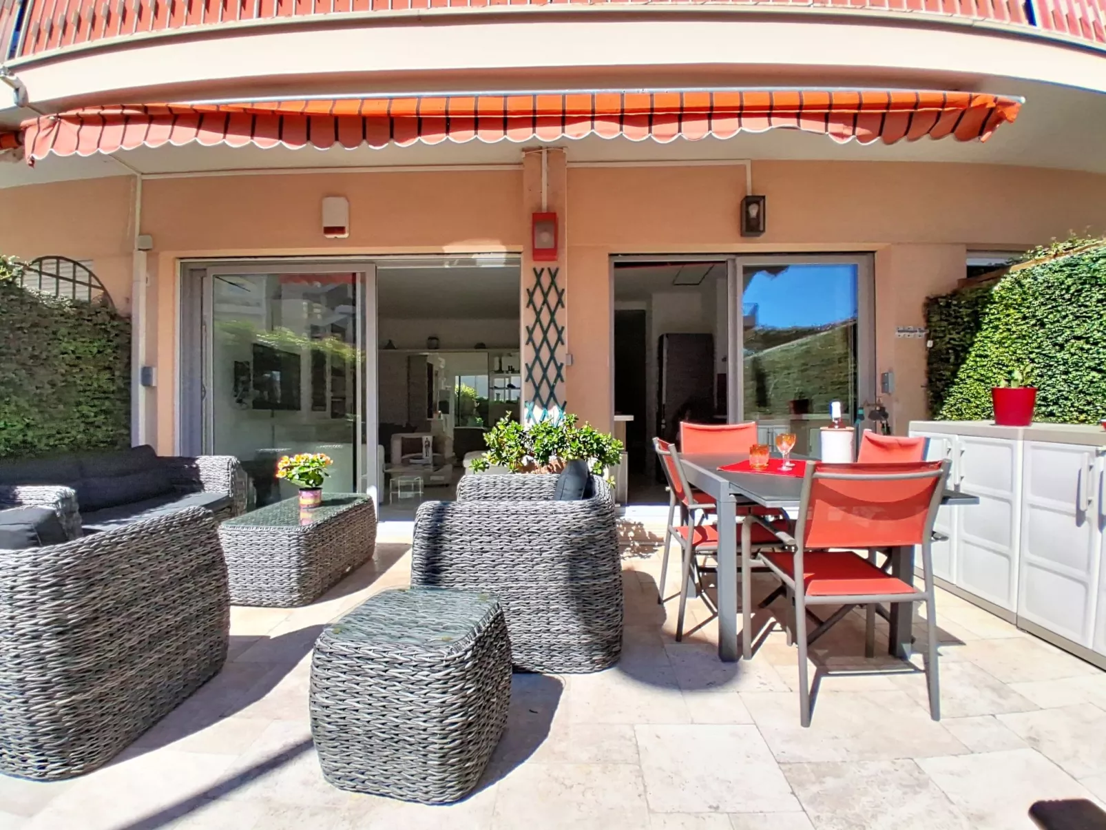 Le Chaville - Binnen